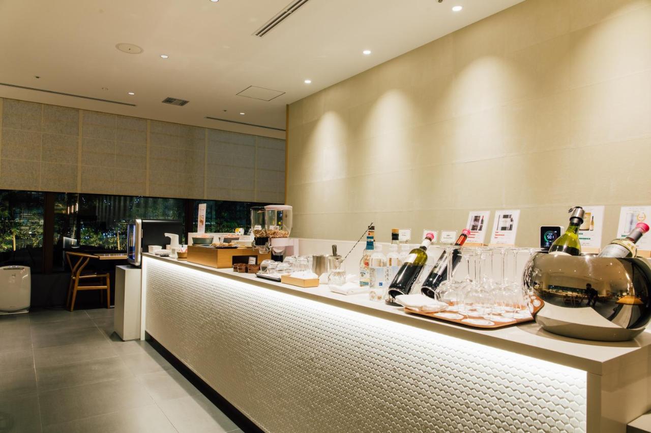 Kanazawa Tokyu Hotel Luaran gambar The bar at the lounge