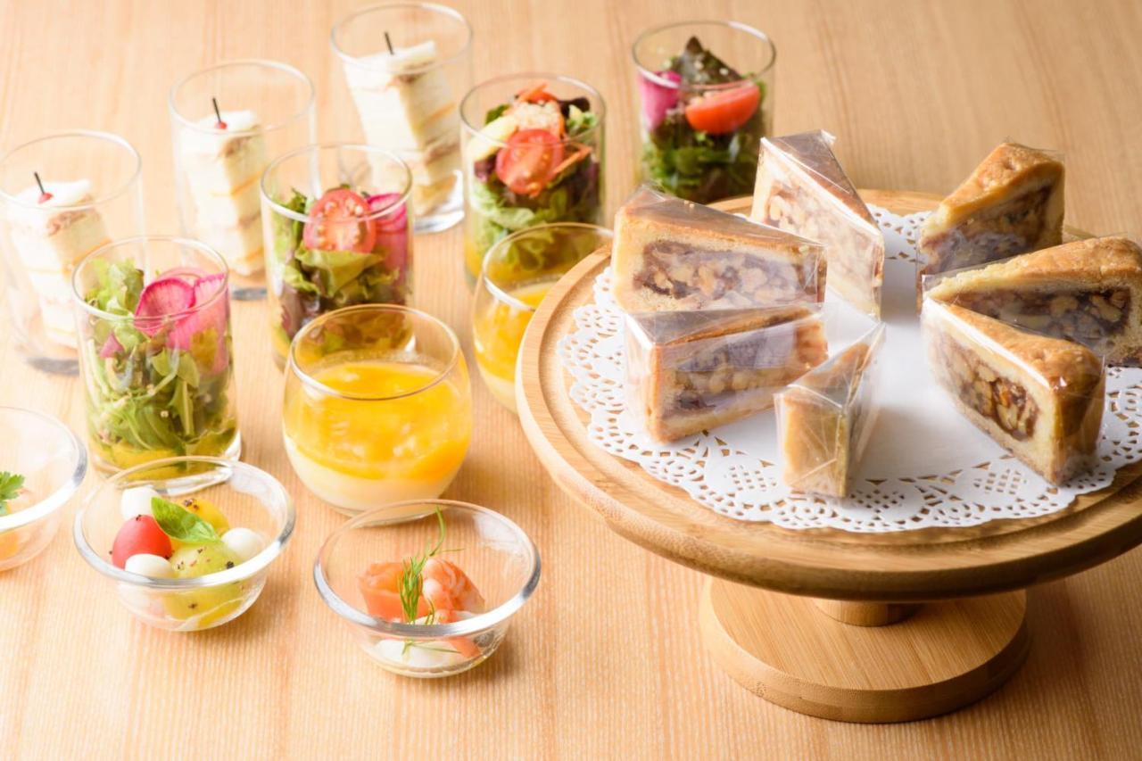 Kanazawa Tokyu Hotel Luaran gambar A selection of canapés